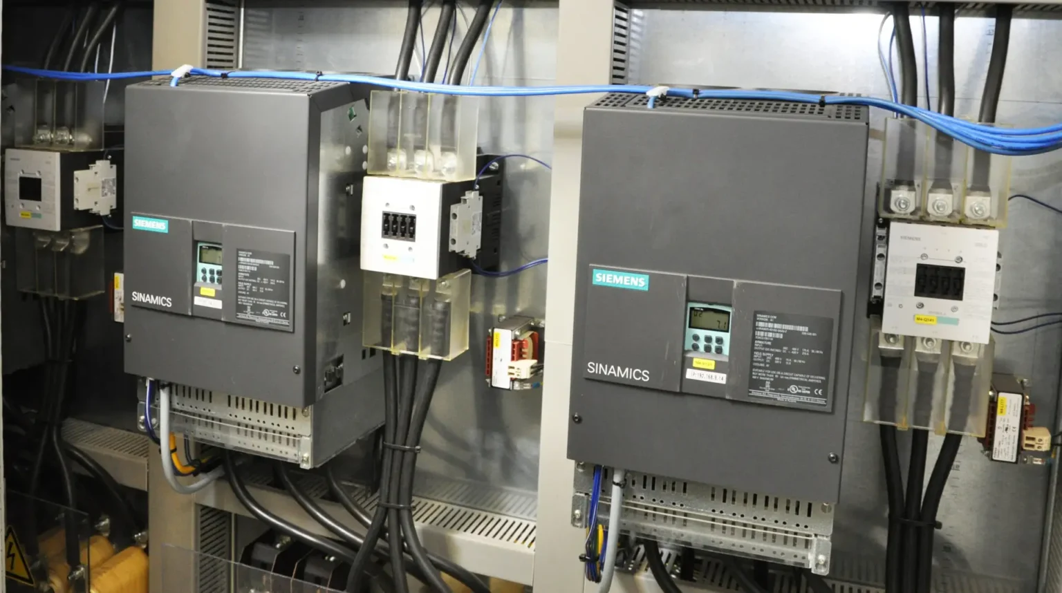 Modern technology for the Oktoberfest's Giant Ferris Wheel: the ride – whose 40 gondolas can carry up to 400 passengers – is controlled by a SIMATIC S7 controller from Siemens. With its drives and control technologies, Siemens has a long tradition of ensuring the smooth operation of the festival's rides and attractions.